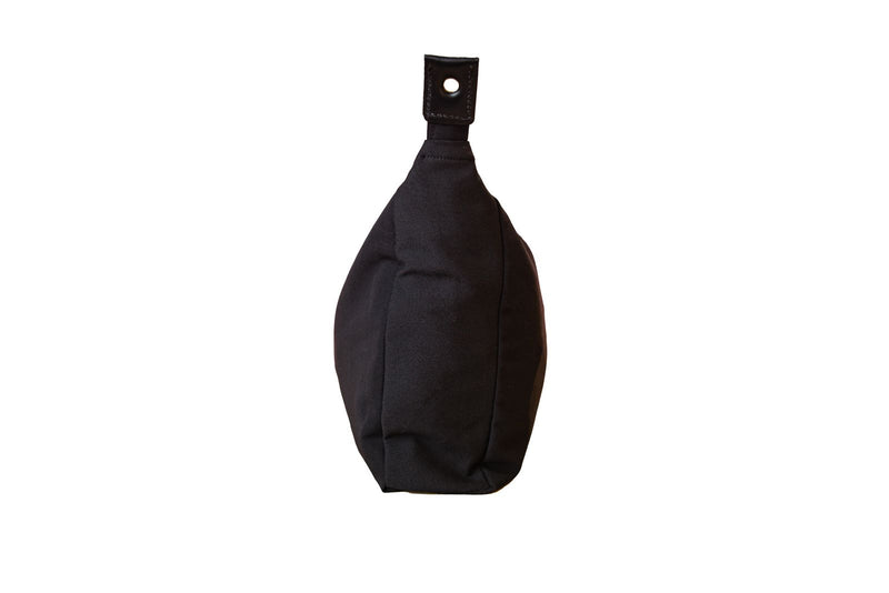 Bag insert with internal zipped pocket for straw bags